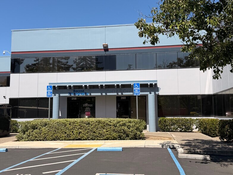 258-280 E Gish Rd, San Jose, CA à louer - Photo de l’immeuble – Image 1 sur 6