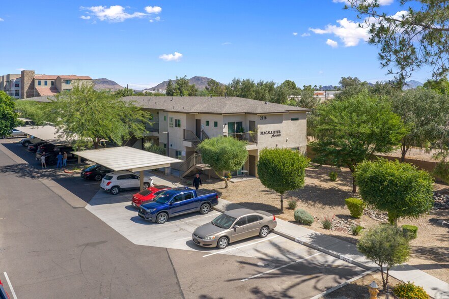 2016 W Orangewood Ave, Phoenix, AZ à vendre - Photo de l’immeuble – Image 3 sur 14
