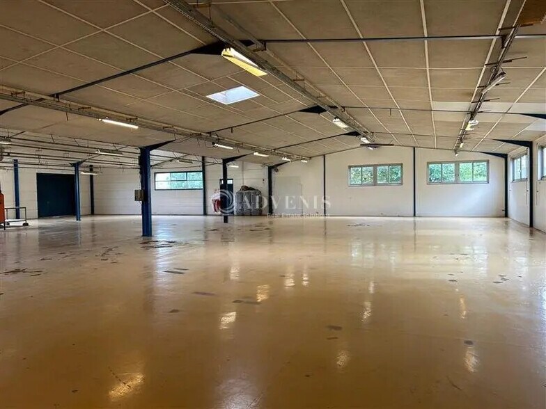 Local d'activités dans Monnaie à vendre - Photo de l’immeuble – Image 1 sur 5