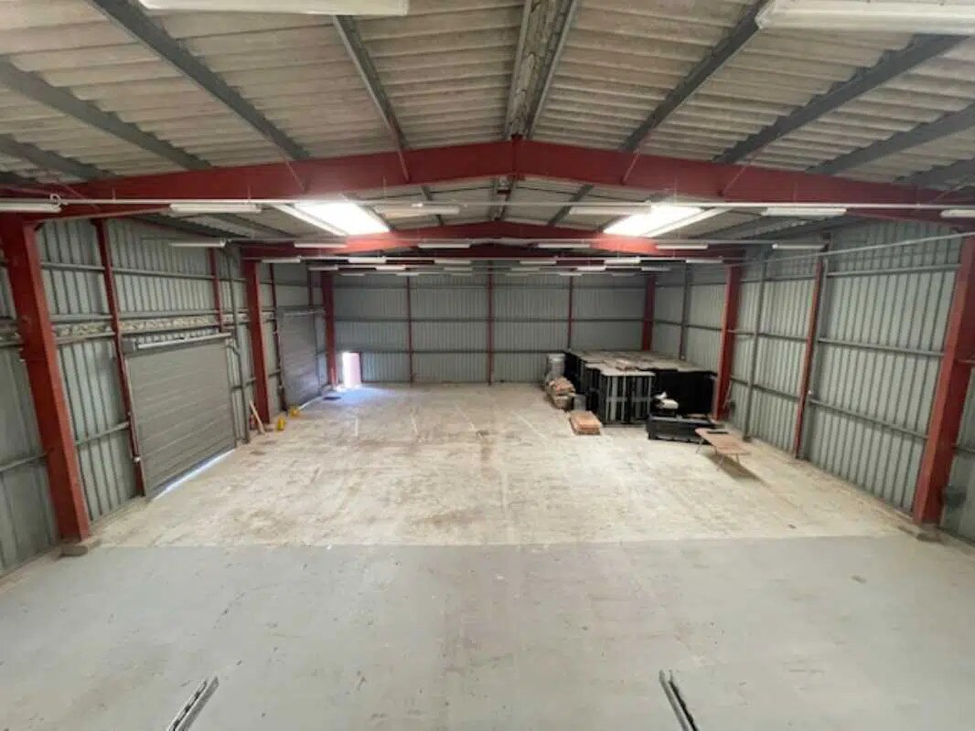 Local d’activités dans Oulchy-le-Château à louer Photo de l’immeuble– Image 1 sur 6