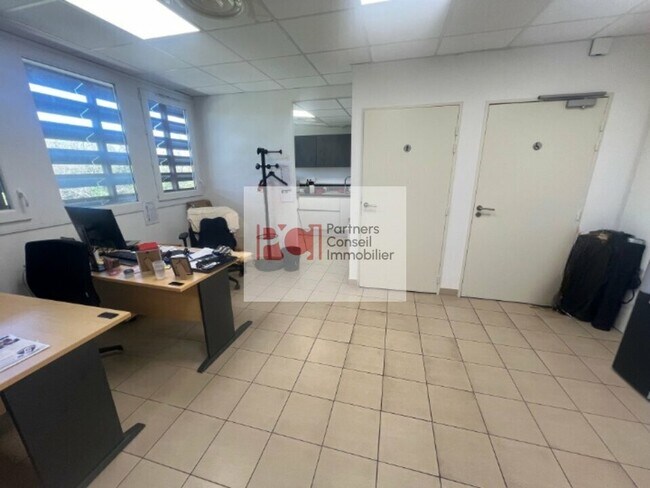 Plus de détails pour Bureau à louer