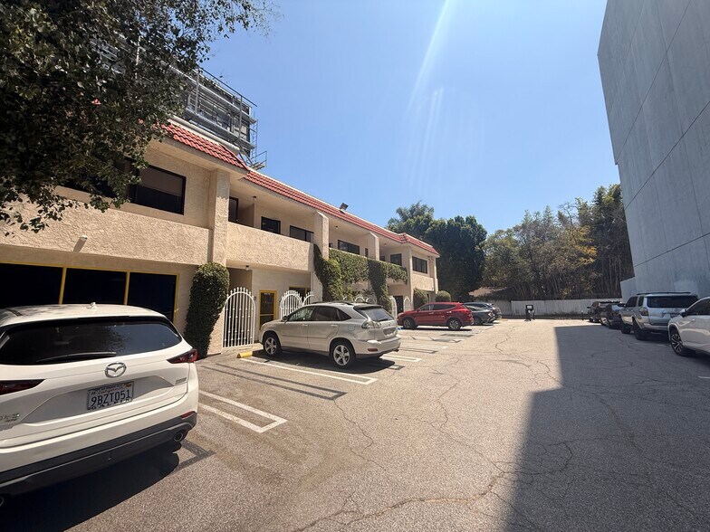 15450 Ventura Blvd, Sherman Oaks, CA à louer - Photo de l’immeuble – Image 3 sur 11