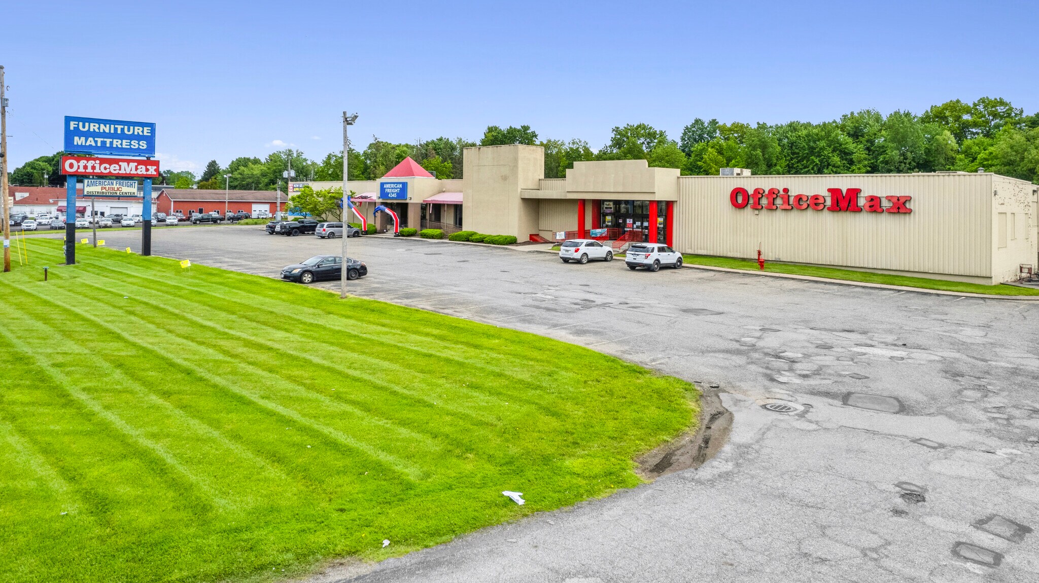 4335-4345 Lincoln Way E, Massillon, OH à vendre Photo de l’immeuble– Image 1 sur 12