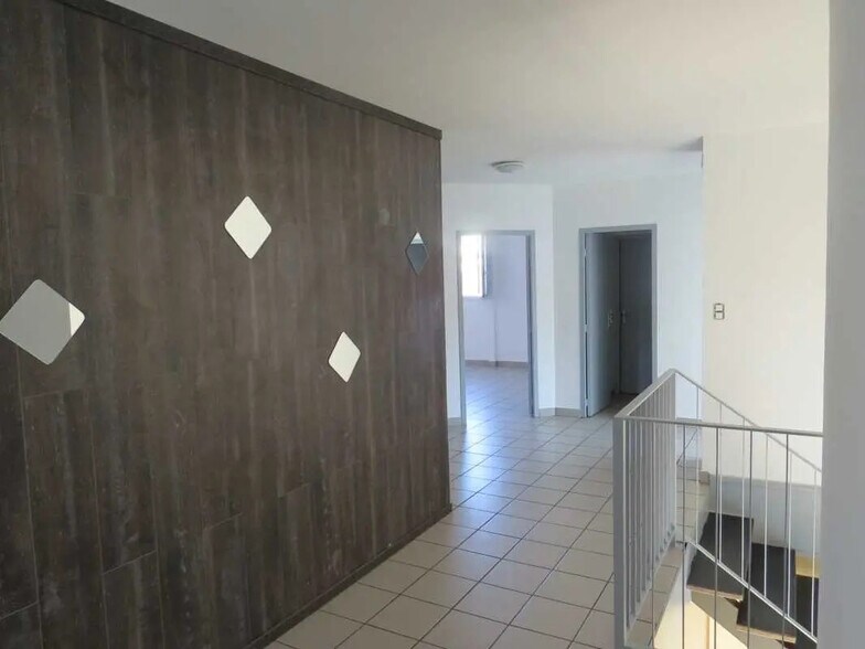 Bureau dans Saint-Priest-en-Jarez à louer - Photo intérieure – Image 1 sur 5