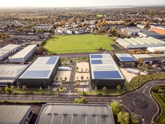 Plus de détails pour Forest Road, Feltham - Industriel/Logistique à louer