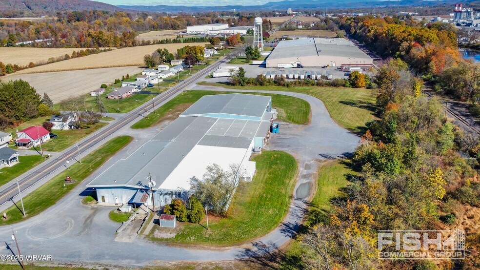 8813 PA-405 Hwy, Montgomery, PA à vendre - Photo de l’immeuble – Image 2 sur 11