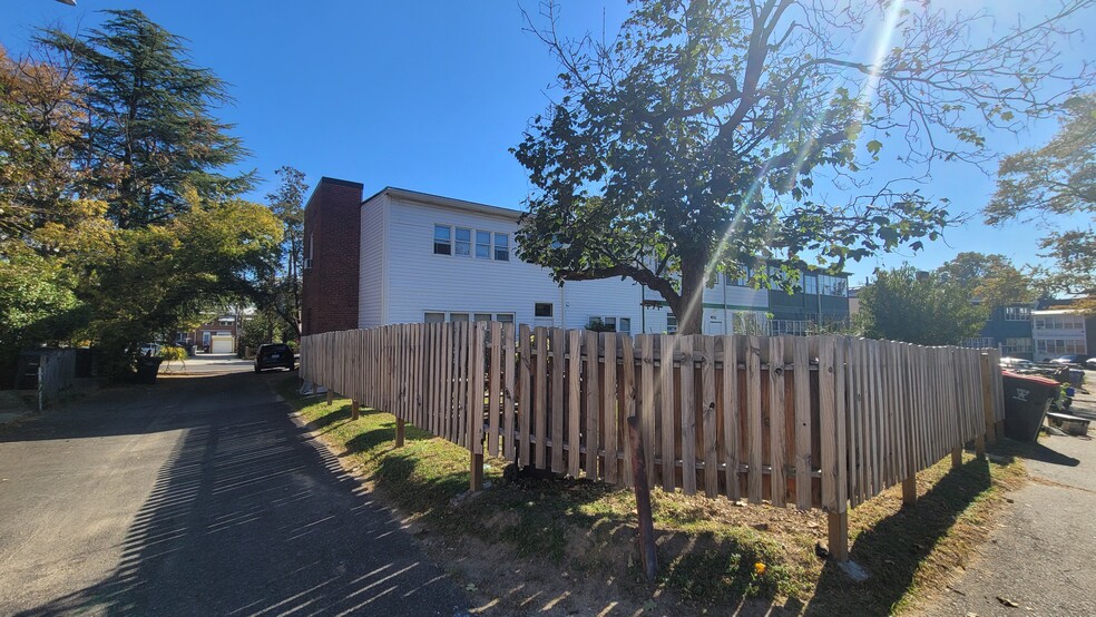4026 9th St NE, Washington, DC à vendre - Photo de l’immeuble – Image 3 sur 7