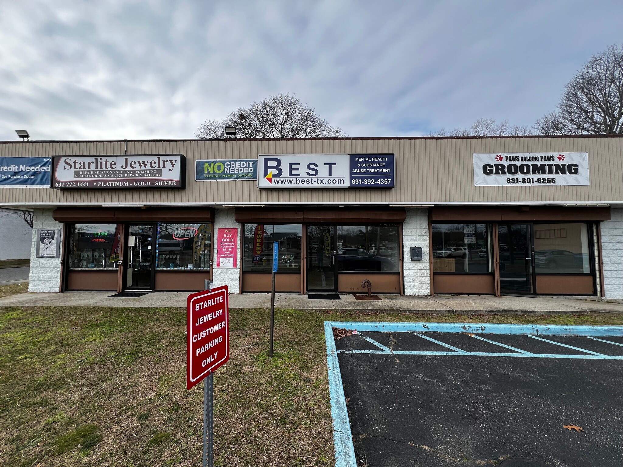 162 Margin Dr, Shirley, NY à louer Photo de l’immeuble– Image 1 sur 6