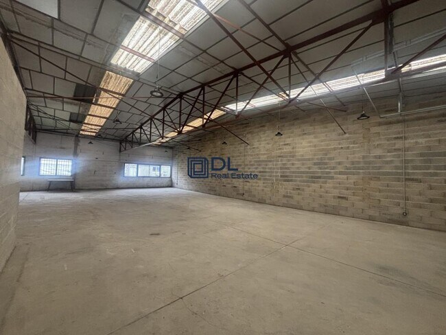 Plus de détails pour Industriel/Logistique à louer