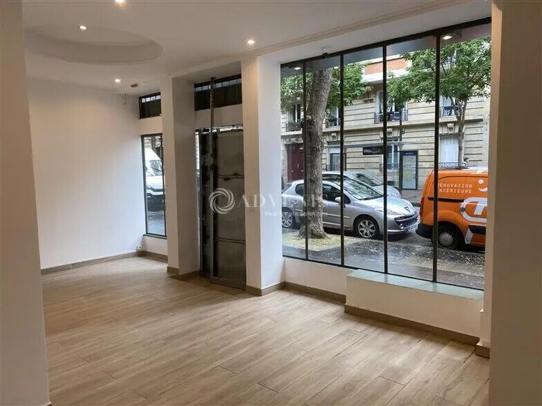 Immeuble residentiel dans Paris à vendre - Photo intérieure – Image 2 sur 4