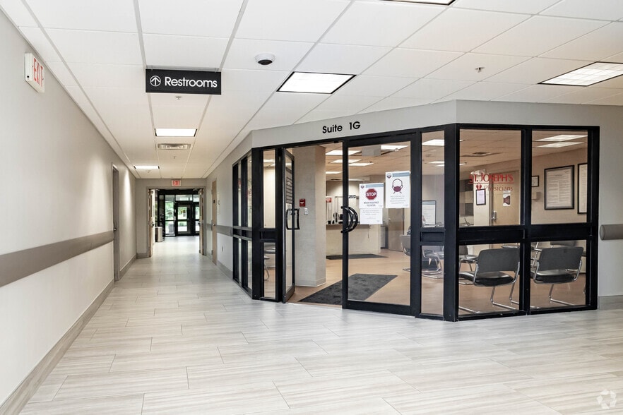 5100 W Taft Rd, Liverpool, NY à louer - Photo intérieure – Image 2 sur 15