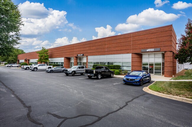 Plus de détails pour 408 Gallimore Dairy Rd, Greensboro, NC - Industriel/Logistique à louer