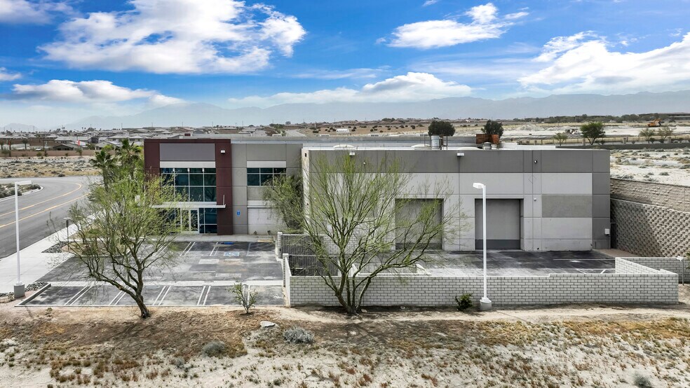 34801 Spyder Cir, Palm Desert, CA à louer - Photo de l’immeuble – Image 2 sur 17