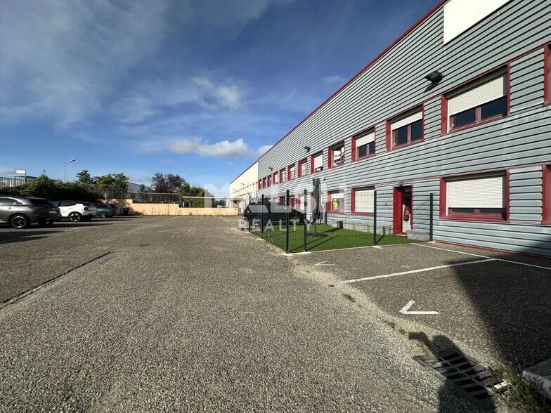 Local d’activités dans Caluire-et-Cuire à louer - Photo de l’immeuble – Image 1 sur 5