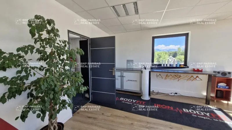 Bureau dans Challes-les-Eaux à louer - Photo de l’immeuble – Image 1 sur 10