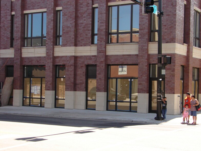 1659 W Chicago Ave, Chicago, IL à vendre - Photo de l’immeuble – Image 2 sur 58