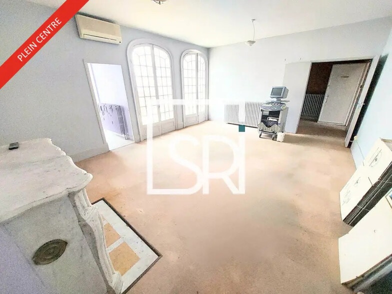 Bureau dans Clermont-Ferrand à vendre - Photo de l’immeuble – Image 3 sur 12