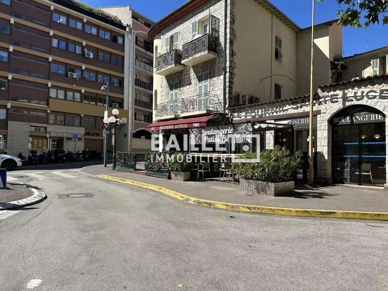 Local commercial dans Cagnes-sur-Mer à louer - Photo de l’immeuble – Image 3 sur 11
