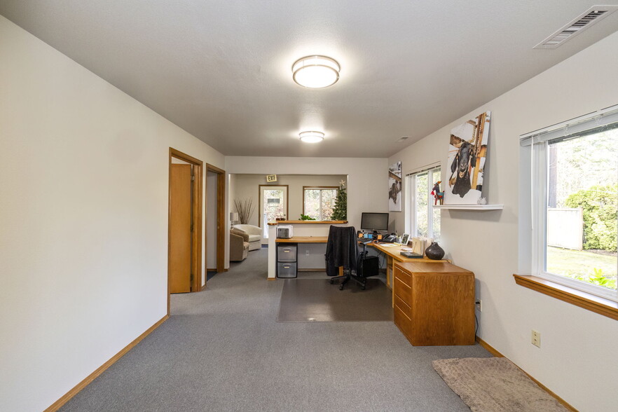 104 Tremont Ave, Port Orchard, WA à vendre - Photo de l’immeuble – Image 1 sur 47