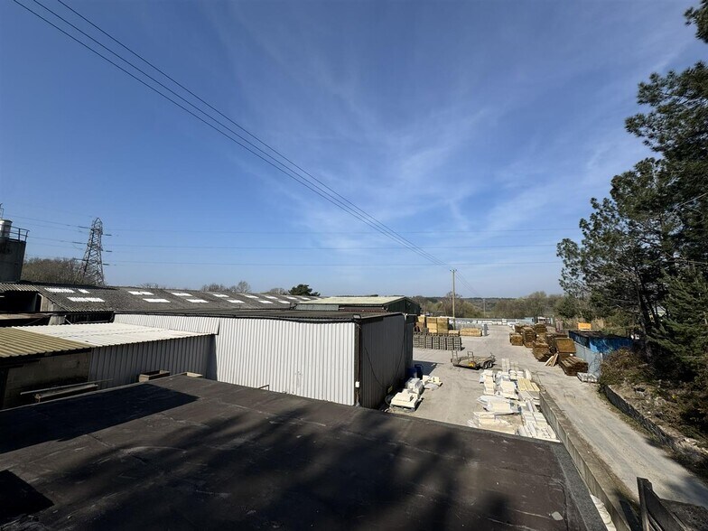 Wareham Rd, Corfe Mullen à vendre - Photo de l’immeuble – Image 3 sur 21