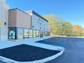 13400-13480 E 15 Mile Rd, Sterling Heights, MI à louer Photo de l’immeuble– Image 2 sur 9