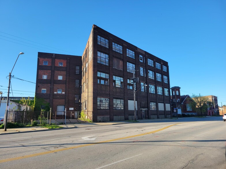7209 St Clair Ave, Cleveland, OH à vendre - Photo principale – Image 1 sur 1