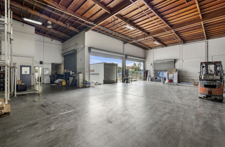 5717 E Ferguson Dr, Commerce, CA à louer - Photo intérieure – Image 3 sur 11