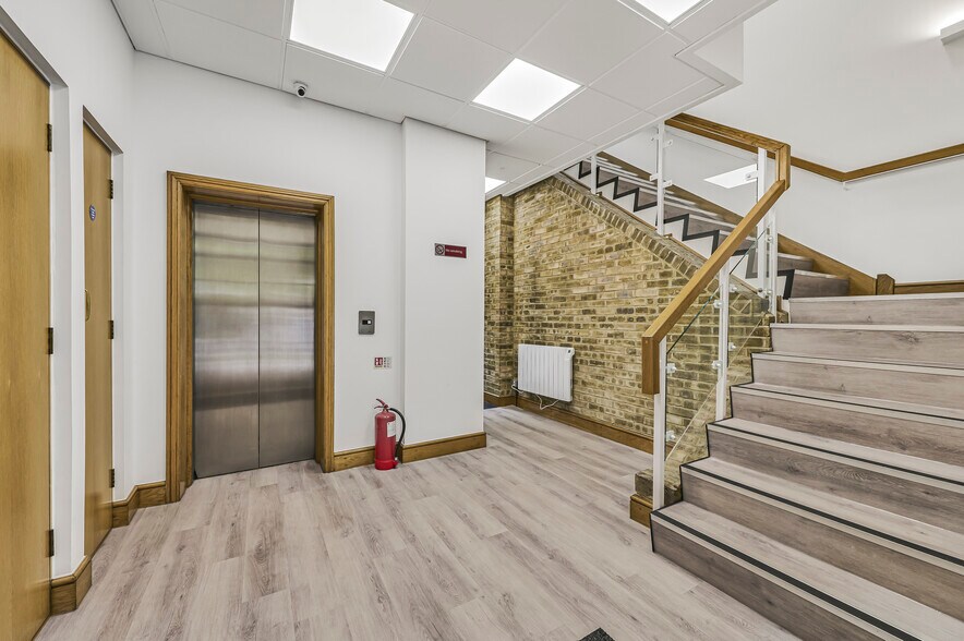 1 Mill St, Londres à louer - Photo de l’immeuble – Image 3 sur 8