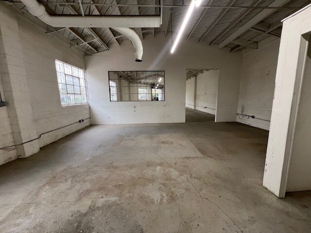 5650 W Washington Blvd, Los Angeles, CA à louer - Photo de l’immeuble – Image 1 sur 33