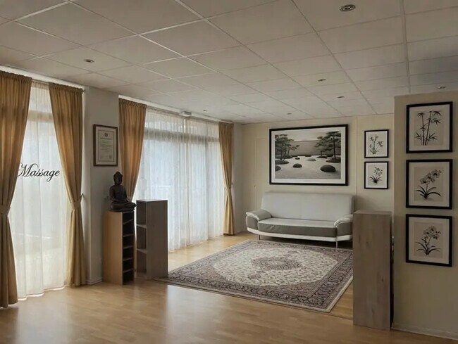 Plus de détails pour Local commercial à louer