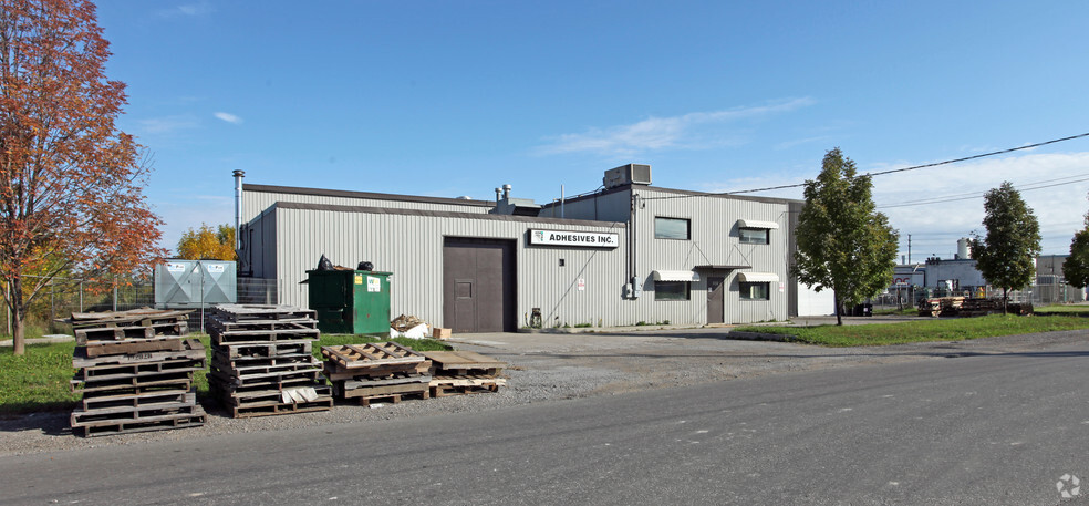 524 Watson St E, Whitby, ON à louer - Photo principale – Image 1 sur 2