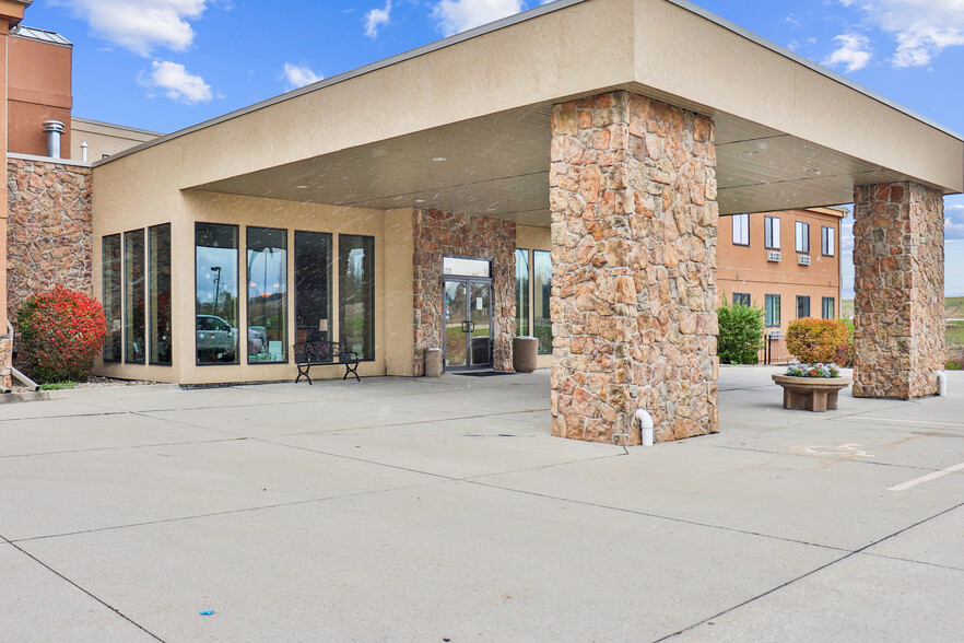 4222 S 22nd Ave E, Newton, IA à vendre - Photo de l’immeuble – Image 3 sur 15