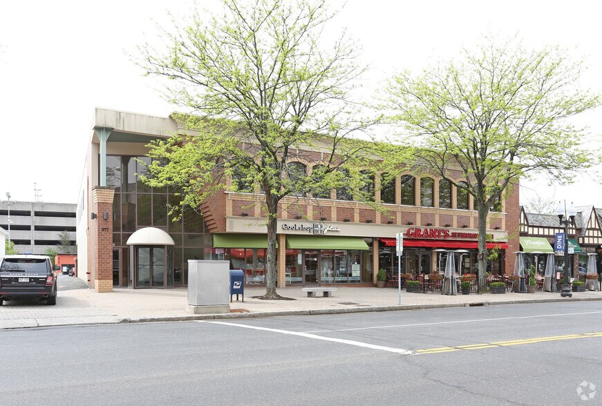 977 Farmington Ave, West Hartford, CT à louer - Photo principale – Image 1 sur 2