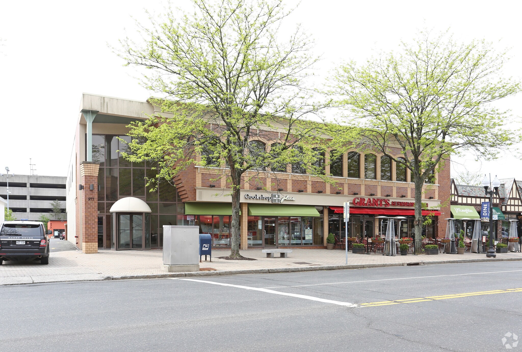 977 Farmington Ave, West Hartford, CT à louer Photo principale– Image 1 sur 3