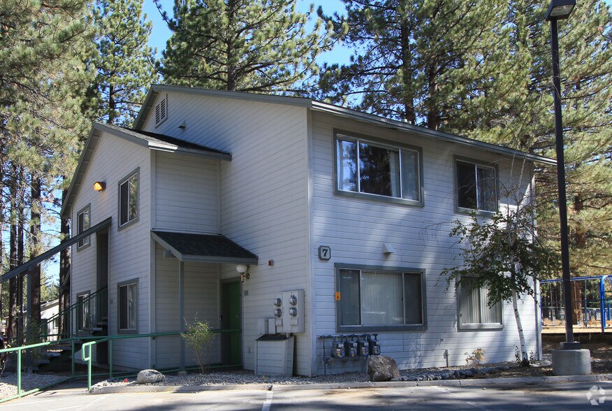 3431 Spruce Ave, South Lake Tahoe, CA à vendre - Photo de l’immeuble – Image 3 sur 21