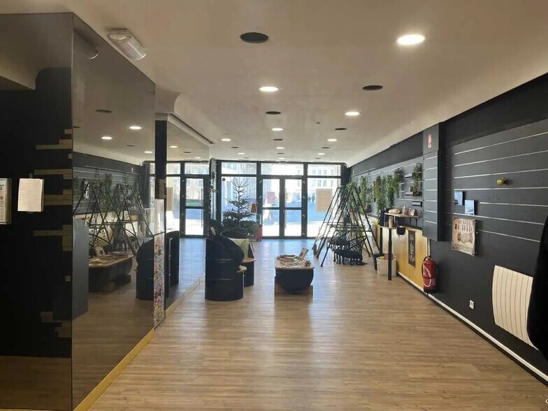 Local commercial dans Saint-Quentin à louer - Photo de l’immeuble – Image 2 sur 3