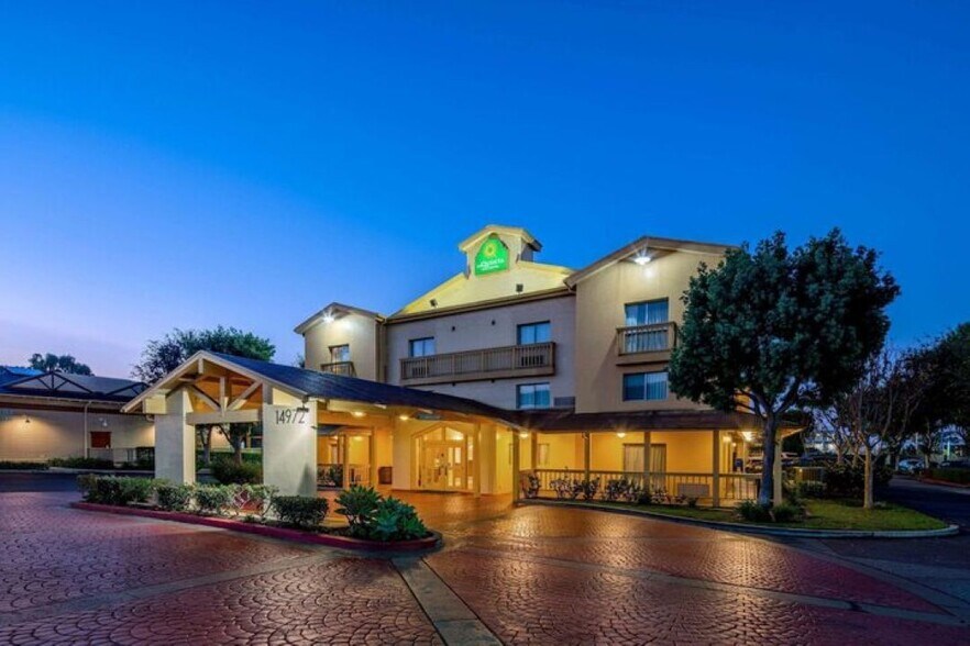 14972 Sand Canyon Ave, Irvine, CA à vendre - Photo de l’immeuble – Image 3 sur 16