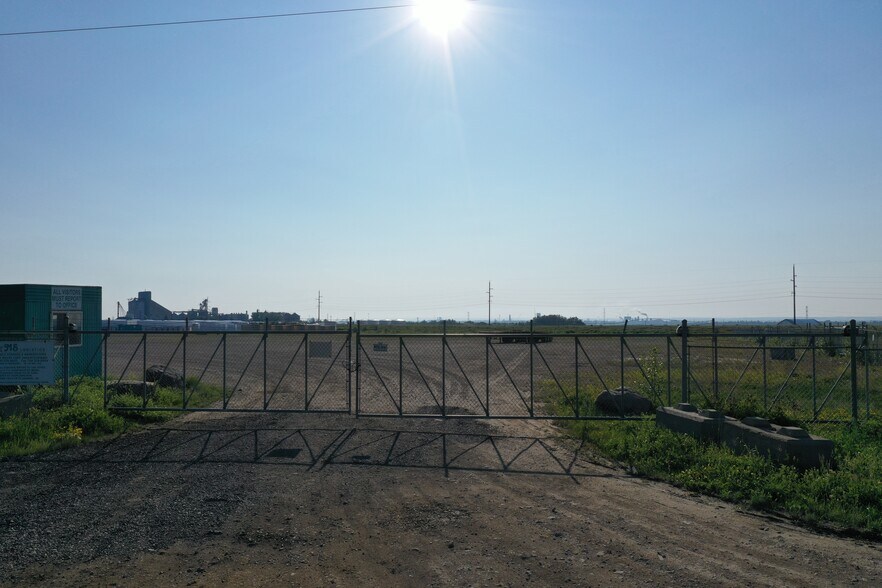 825 & Range Rd, Sturgeon County, AB à vendre - Photo de l’immeuble – Image 2 sur 5