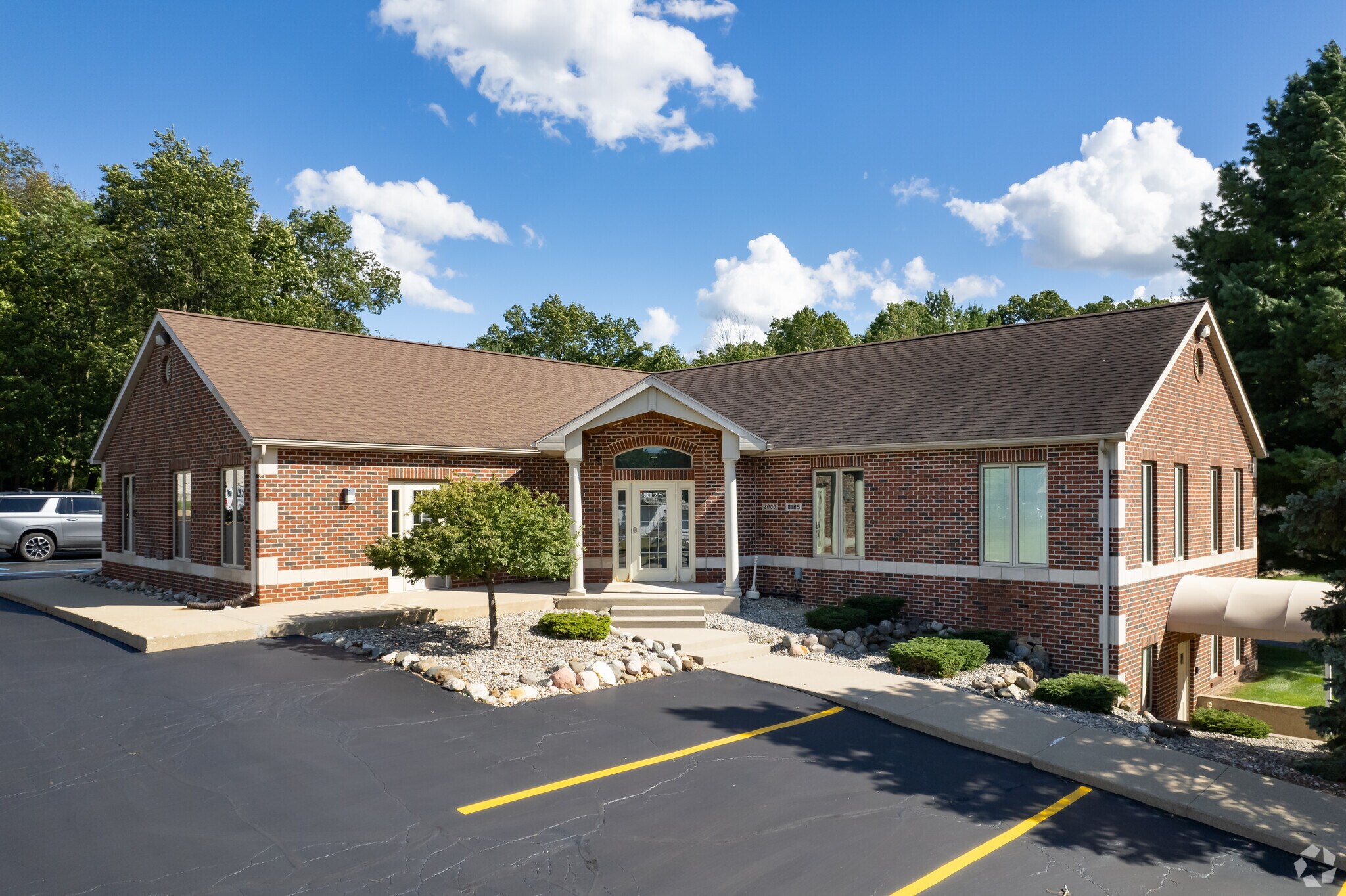 8125 Valleywood Ln, Portage, MI à louer Photo principale– Image 1 sur 15