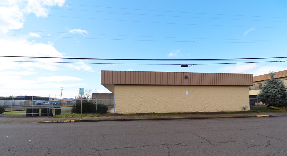 960 Conger St, Eugene, OR à louer - Photo de l’immeuble – Image 2 sur 8