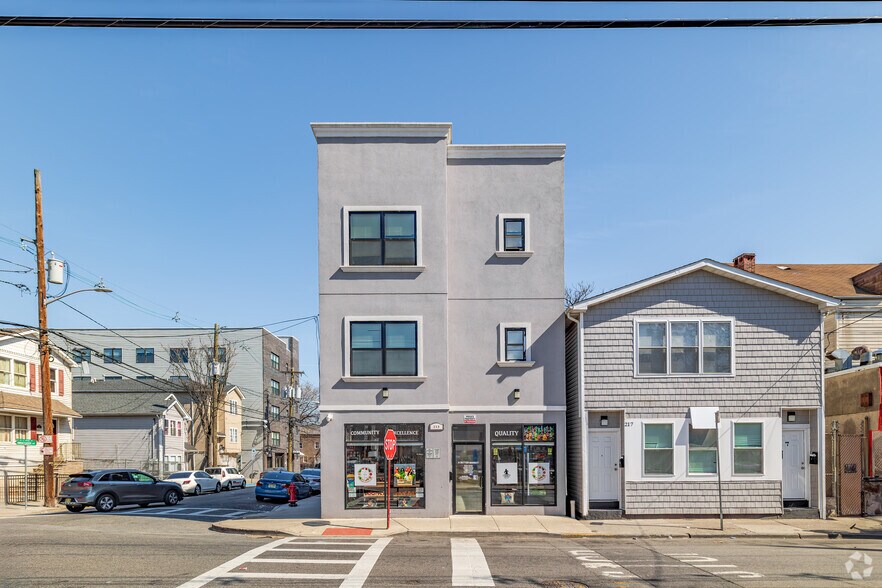 215 Rosa Parks Blvd, Paterson, NJ à vendre - Photo de l’immeuble – Image 2 sur 5