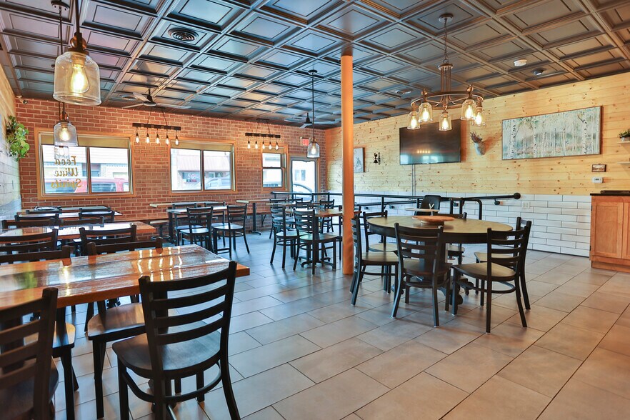 214 S Mckay Ave, Spring Valley, WI à vendre - Photo de l’immeuble – Image 3 sur 14