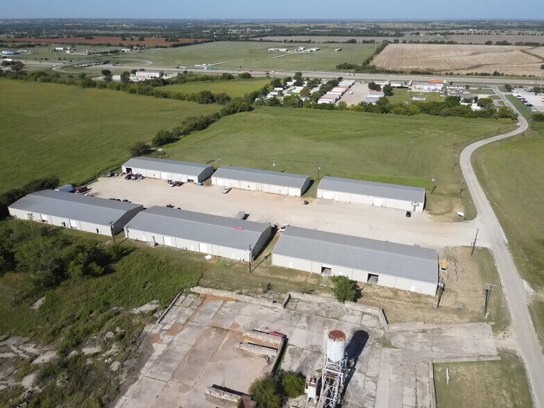 900 Utility Rd, Sanger, TX à louer - Photo de l’immeuble – Image 2 sur 5