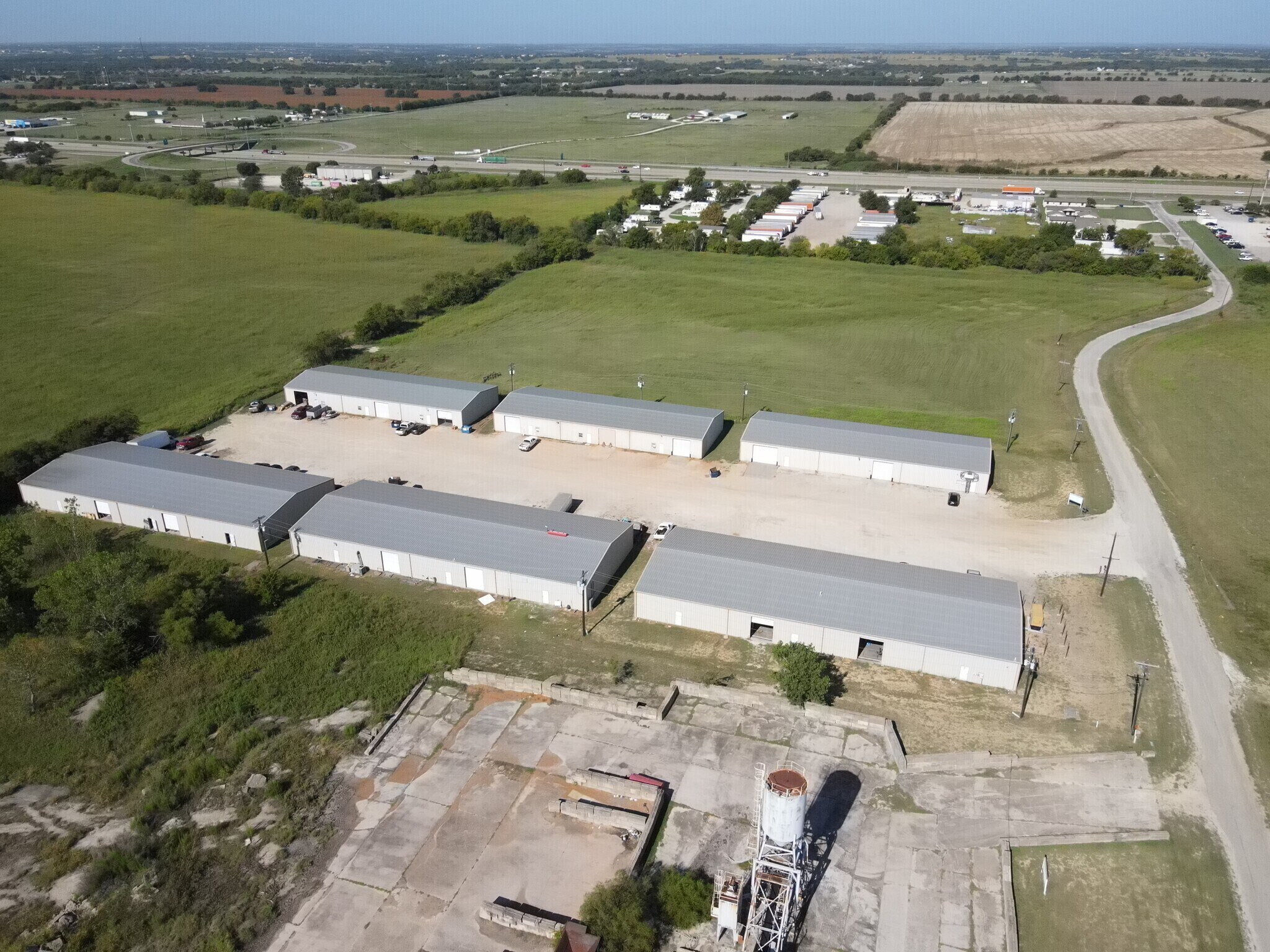 900 Utility Rd, Sanger, TX à louer Photo principale– Image 1 sur 9