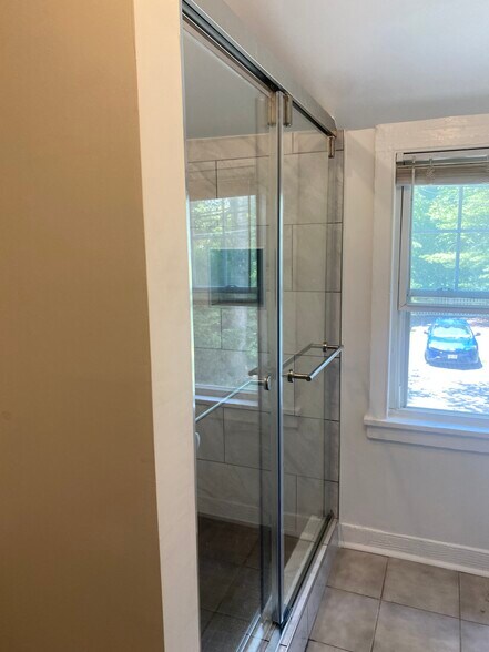 2 Titus Ave, Lawrence Township, NJ à vendre - Photo de l’immeuble – Image 3 sur 33