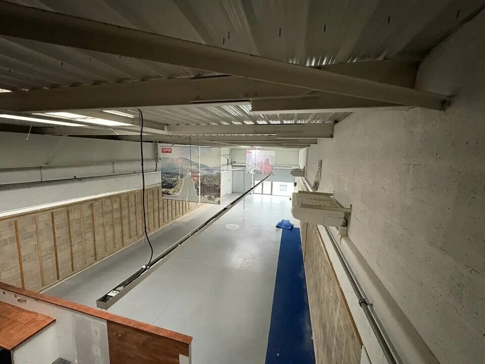 Local commercial dans La Francheville à louer Photo intérieure– Image 1 sur 4