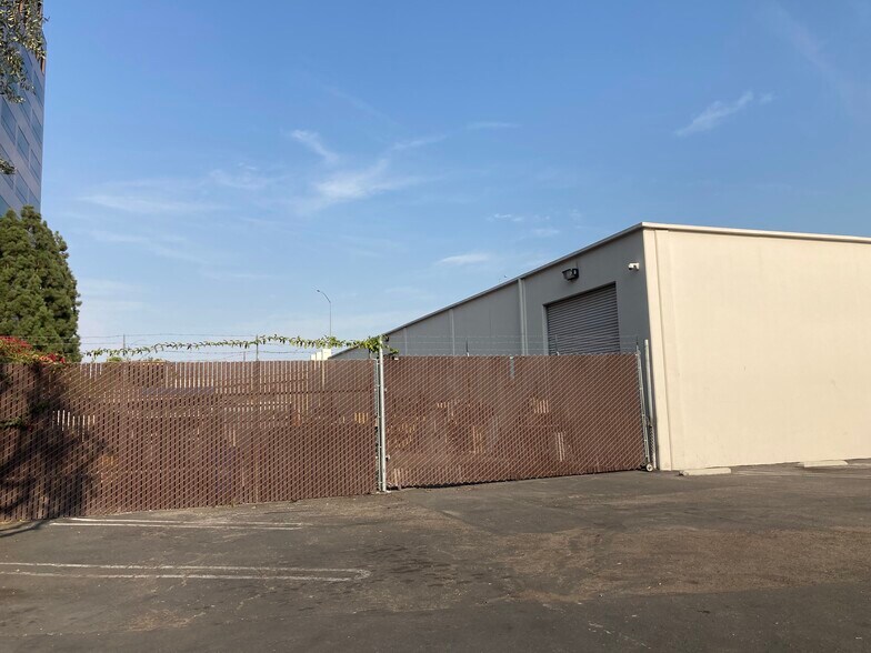 301 E Stevens Ave, Santa Ana, CA à vendre - Photo de l’immeuble – Image 3 sur 6