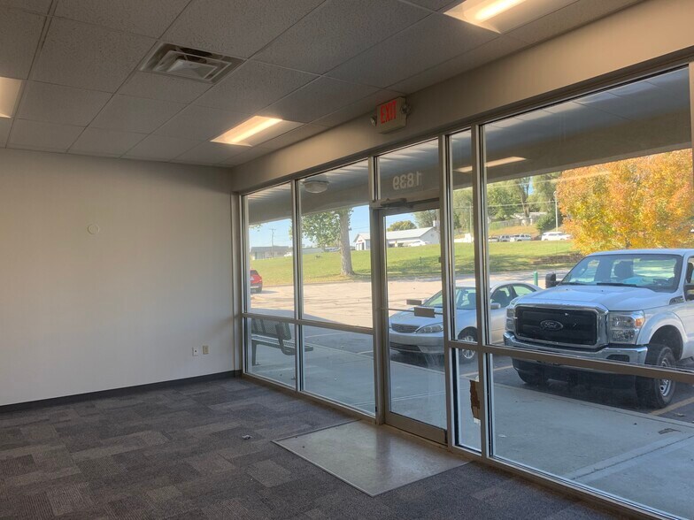 1825-1847 NW Vivion Rd, Kansas City, MO à louer - Photo de l’immeuble – Image 3 sur 8