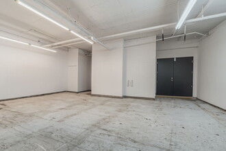 160 Rue Saint-Viateur E, Montréal, QC à louer Photo de l’immeuble– Image 2 sur 5