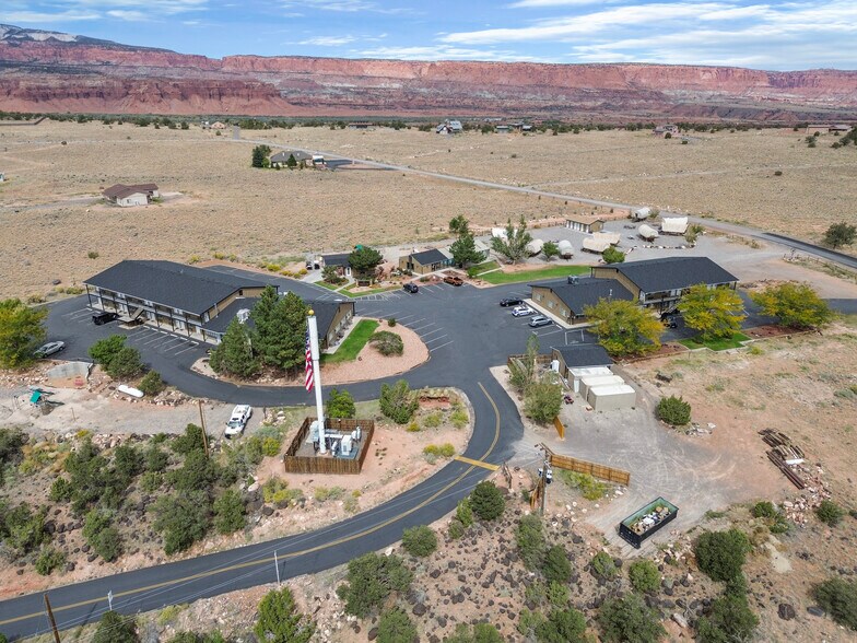 955 E Utah State Route 24, Torrey, UT à vendre - Photo de l’immeuble – Image 2 sur 23